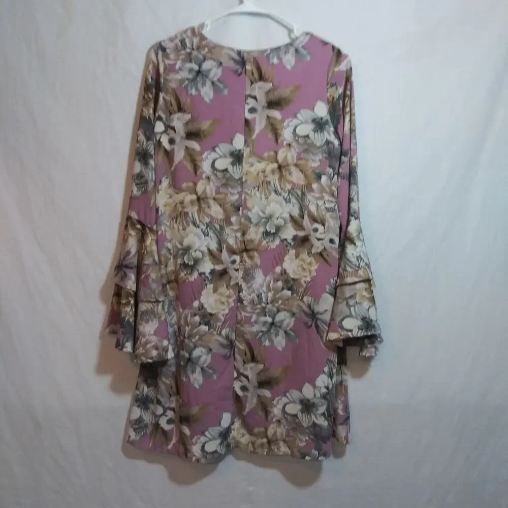 143 Story By Line Up Blush Pink Floral Mini Dress V Neck Flare Sleeve Size Small - Picture 8 of 8